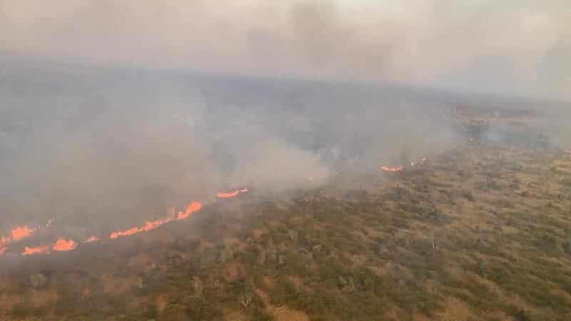 Fire too fast for containment lines near NT town