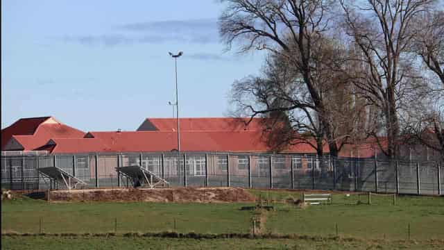 Call to remove children from 'monster’ detention centre