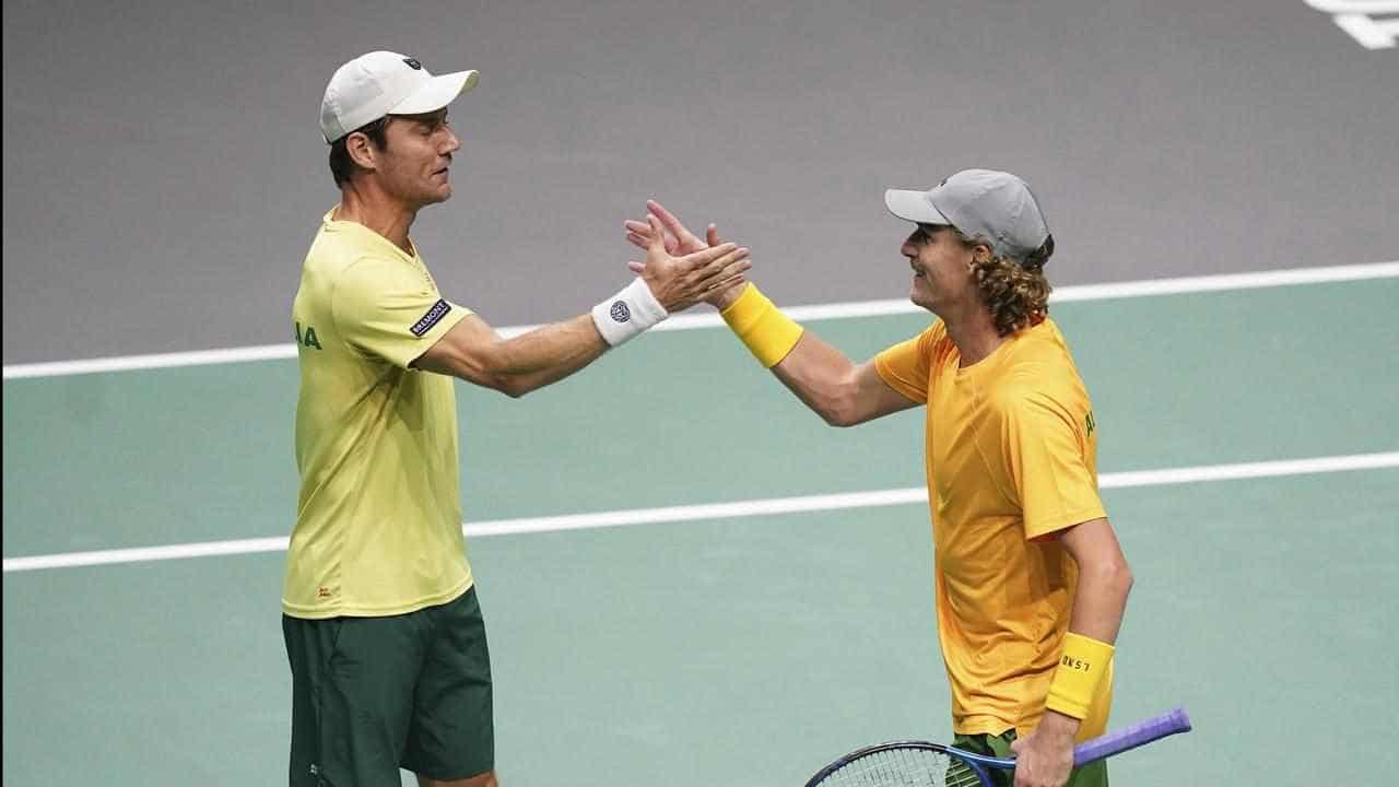 Hewitt's brilliant Aussies power into Davis Cup finals