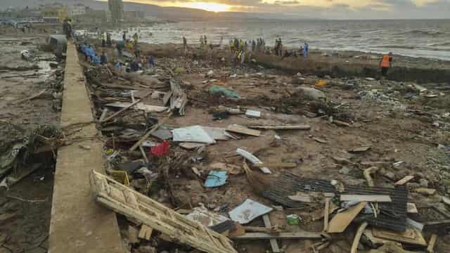 Water shortage, landmine risk for Libya flood survivors