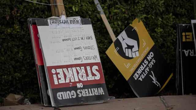 No deal yet as US writers talks enter third day