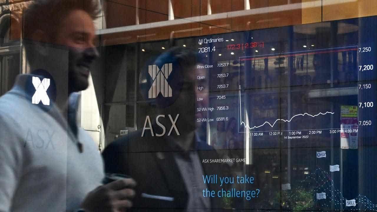 Aust stocks edge lower, not budged by inflation report