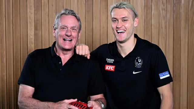 Dad to present cup to son if Magpies win grand final