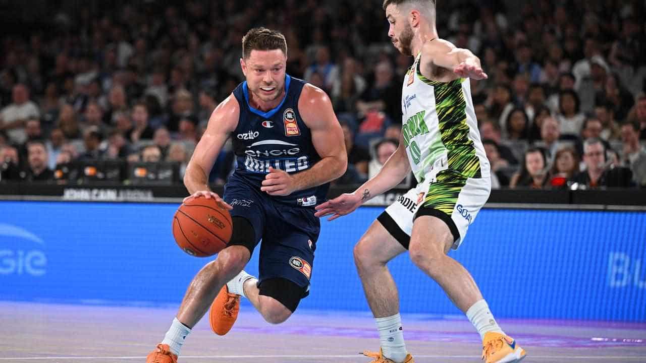 Dellavedova fires United to derby win in NBL opener