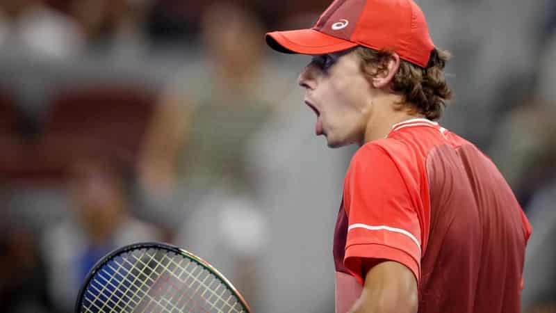 De Minaur downs Murray, Medvedev up next in China