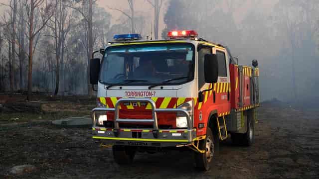 Sydney on high alert as 100 fires burn around the state