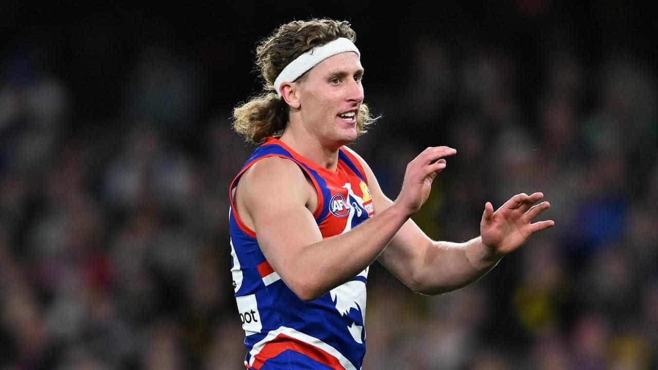 Dogs forward Naughton signs huge AFL deal until 2032