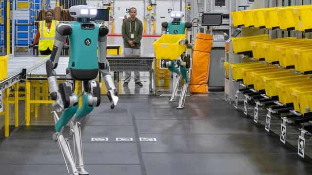 Workers urged to embrace, not fear, robot colleagues