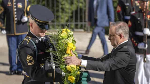 PM lays wreath at Arlington National Cemetery