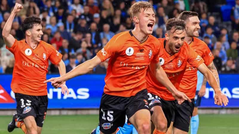 Roar unleash teenager Thomas Waddingham for ALM debut