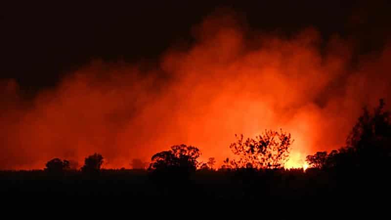 More urged to evacuate as Queensland fires spread