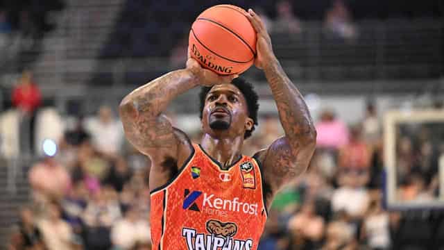 Star import's injury mars Taipans' NBL win over Kings