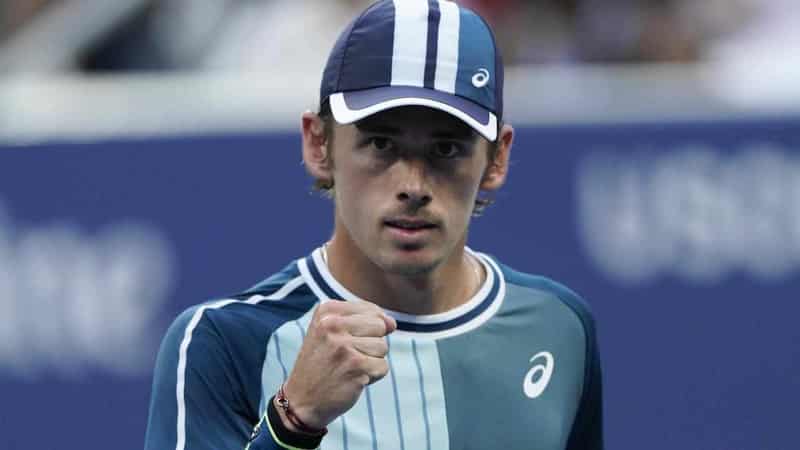 De Minaur digs deep to reach last-16 of Paris Masters