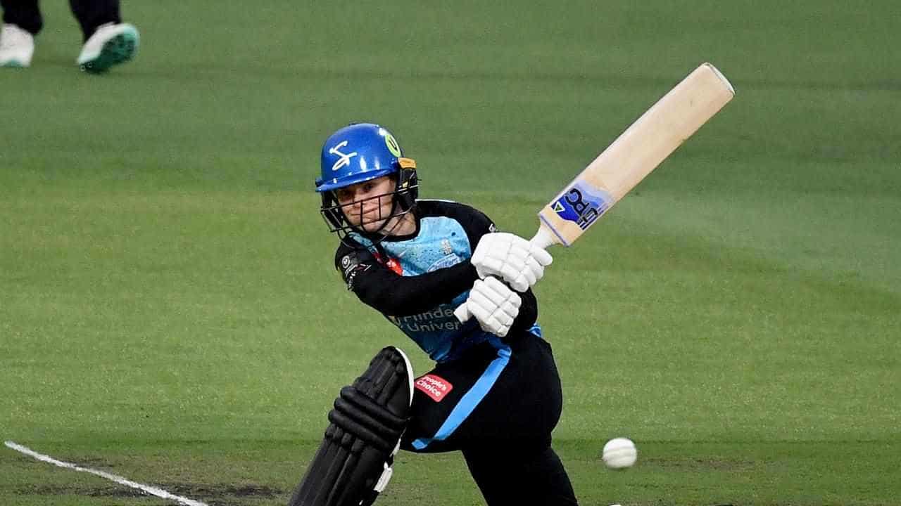 Strikers crush Sixers, Devine inspires Scorchers