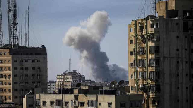 Palestinians report Israeli strike on school in Gaza