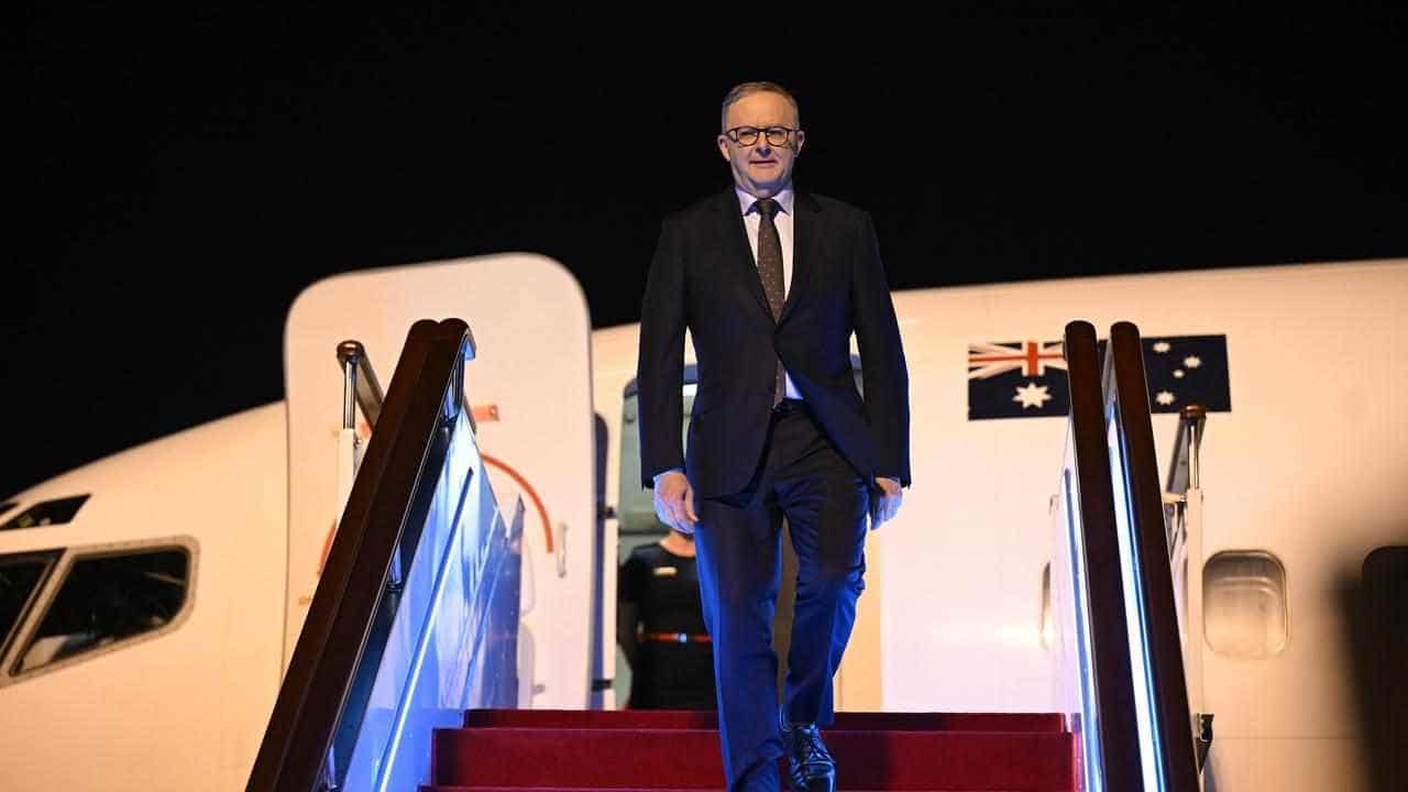 Prime minister receives red carpet welcome in China