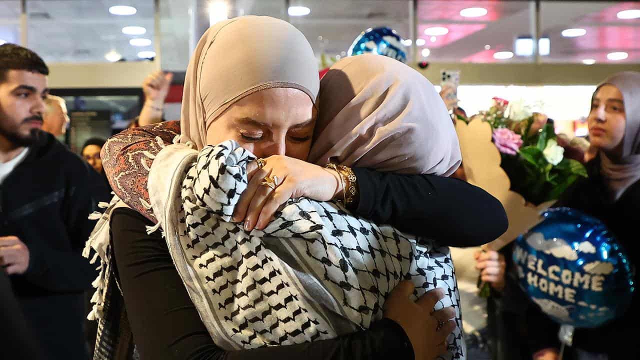 More Australians arrive back home from Gaza