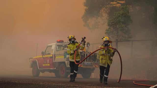 Evacuation centres set up as fires threaten homes in WA