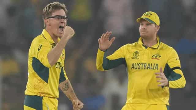 Australia beat England to win fifth-straight Cup game