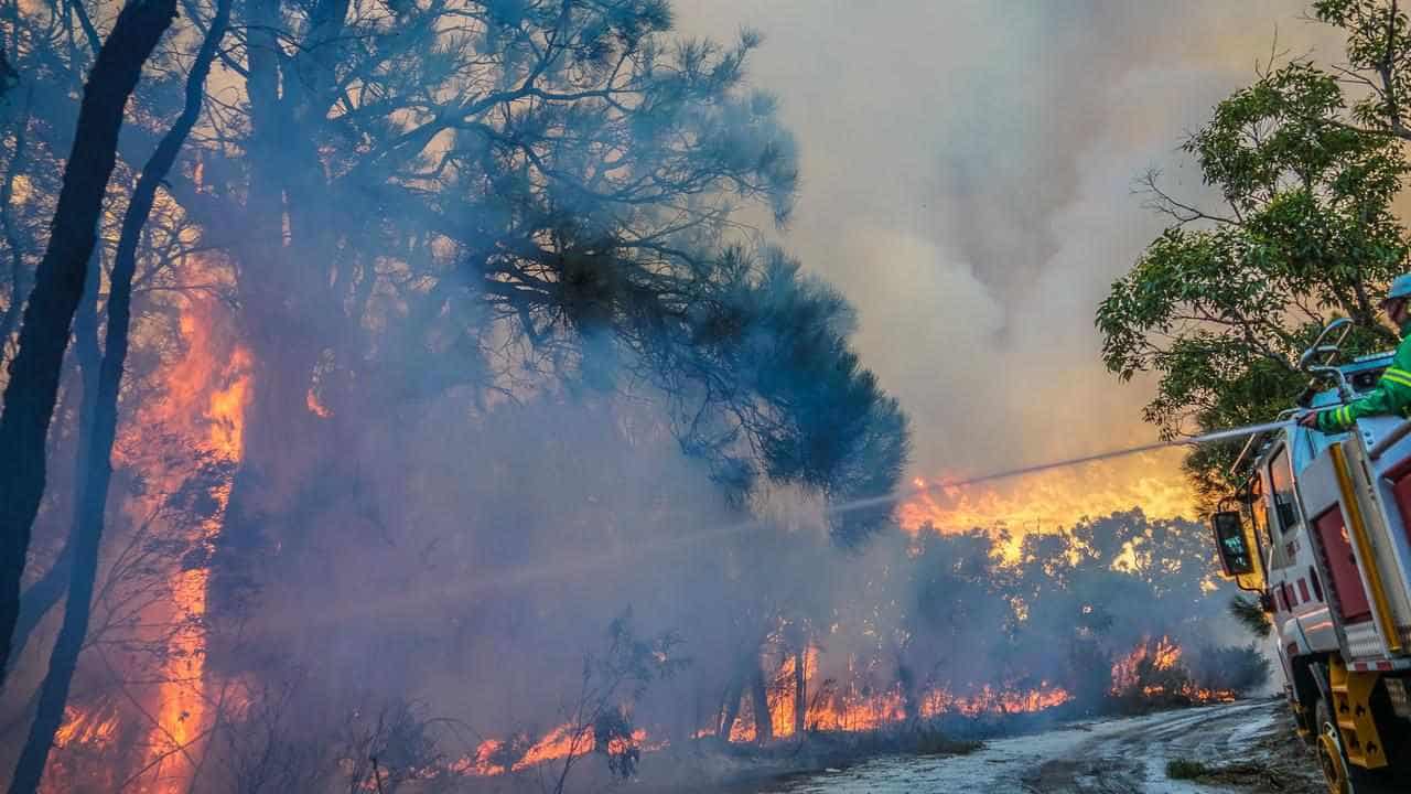 Alert for bushfires southeast of Perth downgraded