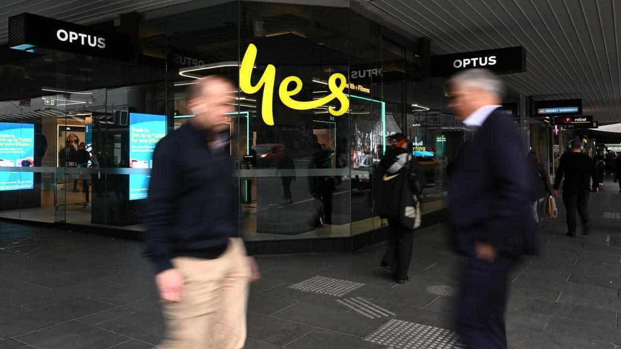 Optus offers free data as outage scrutiny intensifies