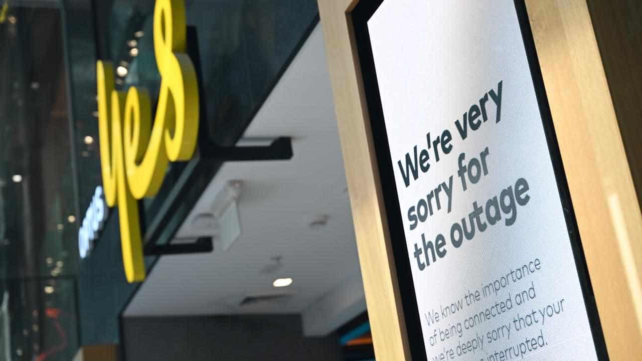 'Up all night' Optus woos small businesses after outage