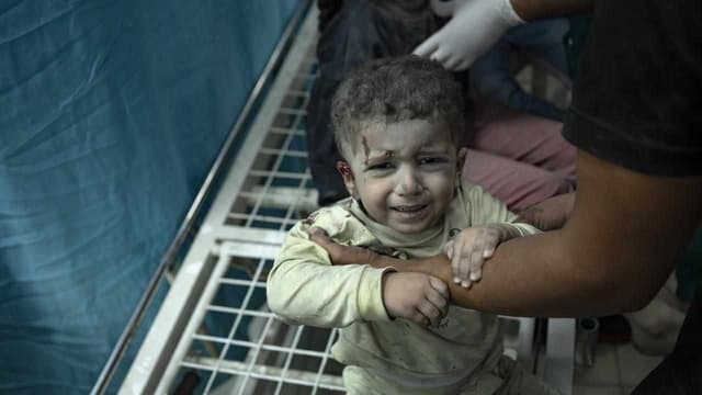 Gaza hospital 'not functioning' amid Israeli assault