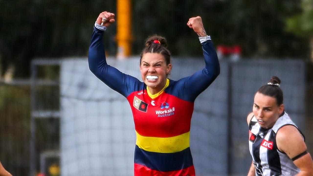 Crows coach hails his "exceptional" AFLW star Hatchard