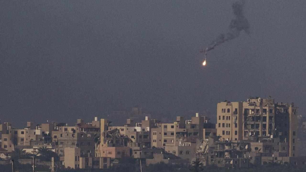 More Australians flee Gaza as ceasefire calls mount