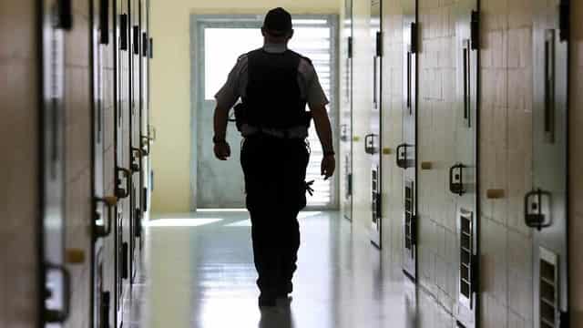 Harmful and costly prisons 'failing to reduce crime'