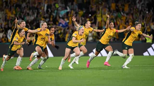 Matildas, 2000 water polo team win Don, Dawn awards