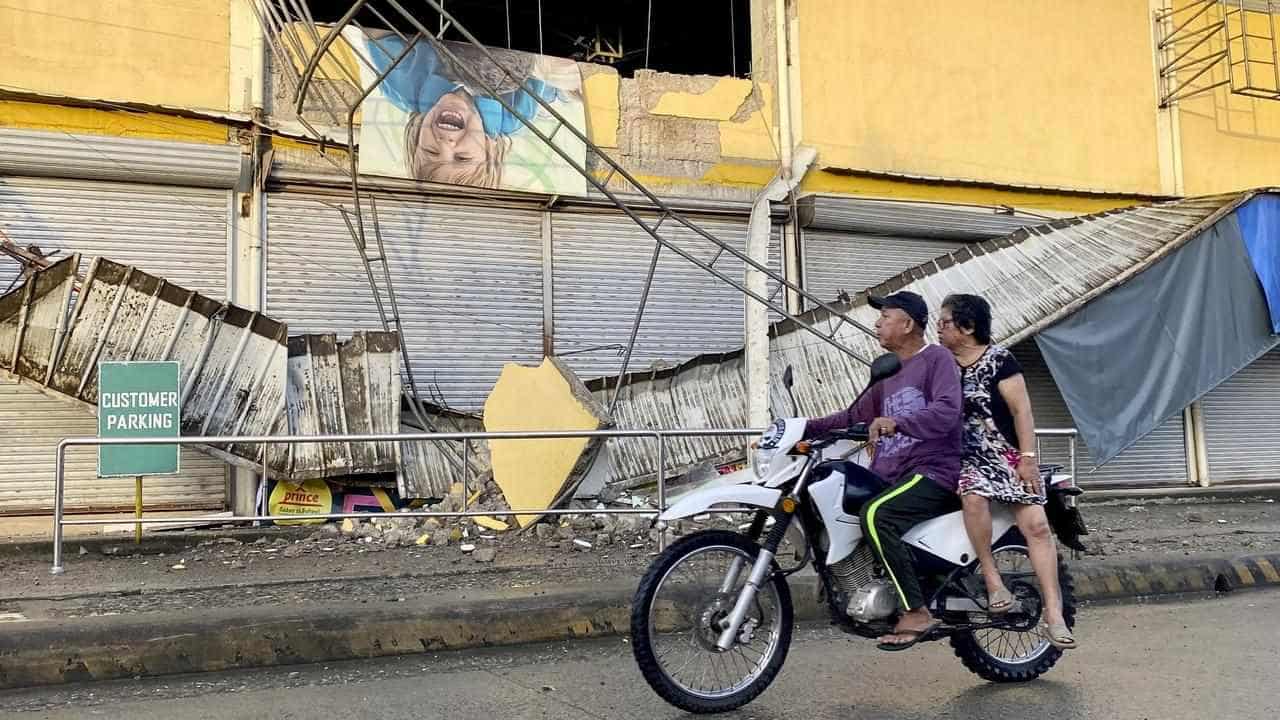 Residents returning home after deadly Philippines quake