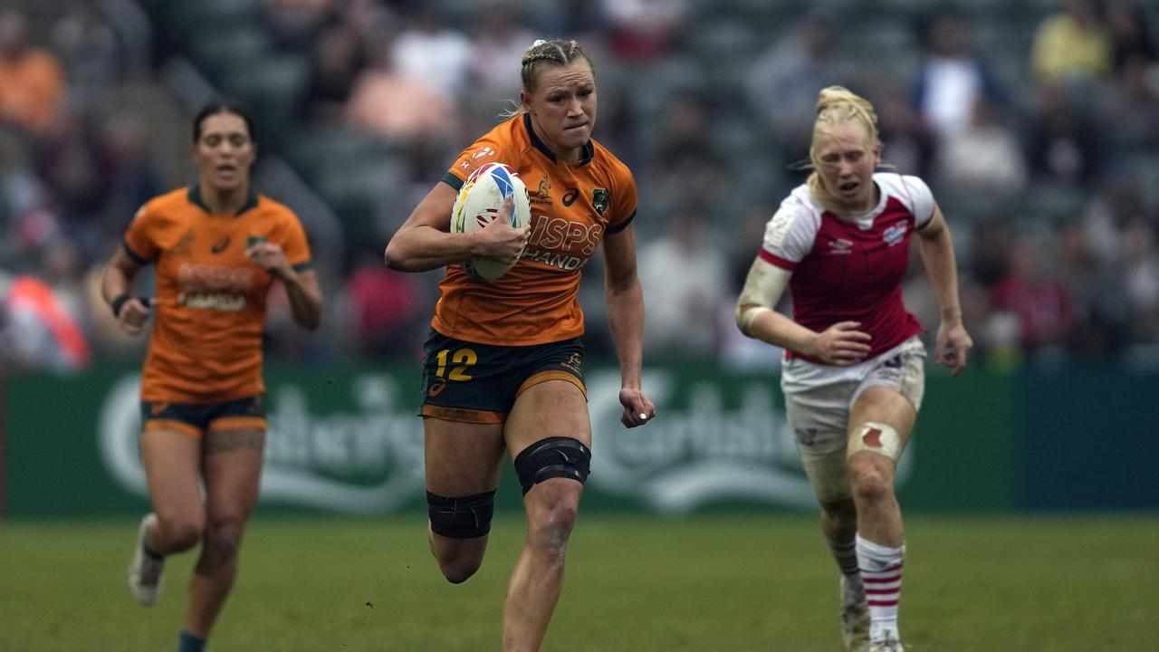 Aussie sevens women soar as men scrape through in Dubai