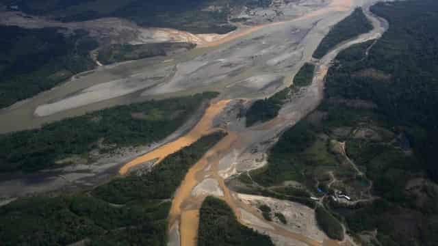 Nine dead, 15 injured after raid at Peru mine