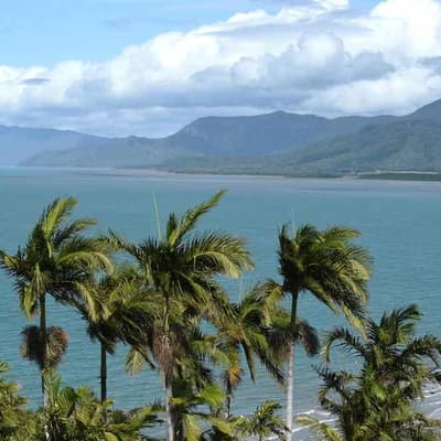 Queensland on high alert as cyclone threat approaches