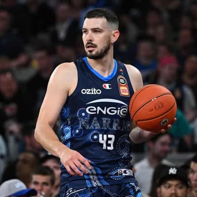 Melbourne United withstand challenge from plucky 36ers