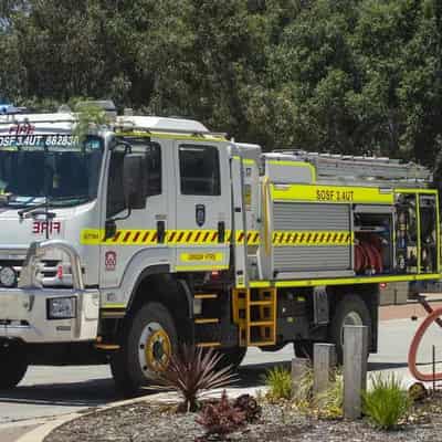 Fire-threatened WA town told to flee to the ocean