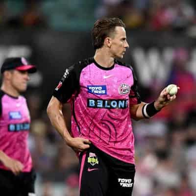 Sixers' Curran to fight BBL ban for intimidating umpire