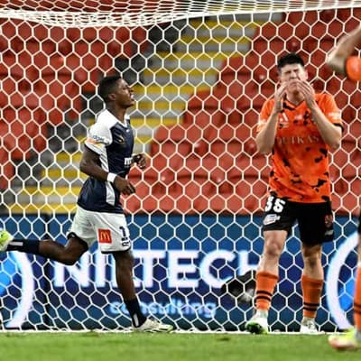 Torres, Mariners master the wet to expose Roar defence