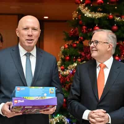 Leaders wish Australians a safe and Merry Christmas