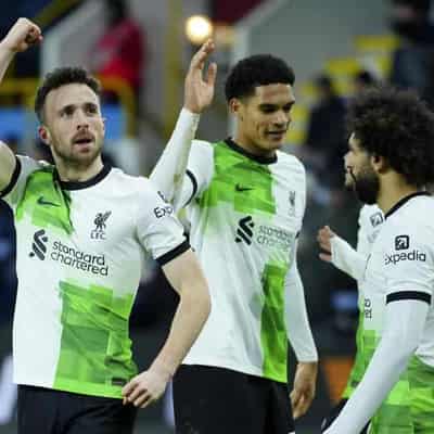 Liverpool beat Burnley to top EPL, Man Utd down Villa