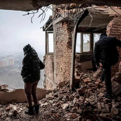 Commander says Ukrainian forces still in shattered town