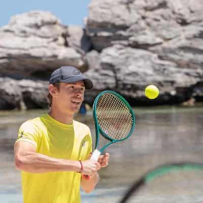 De Minaur sidesteps showdown with girlfriend Boulter