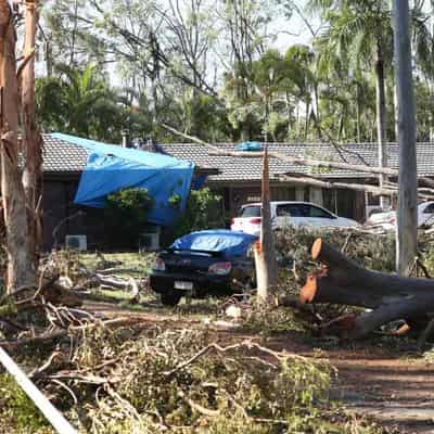 Queensland bracing for heatwave during storm recovery