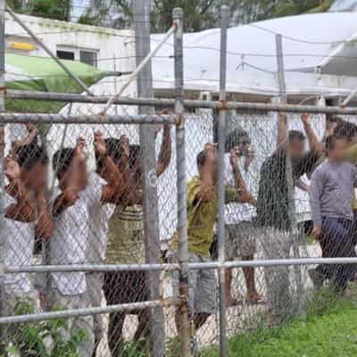 Refugee health '2-3 times worse in offshore detention'