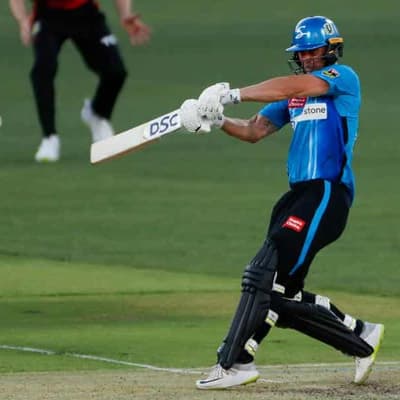 Strikers set Renegades 178, Lynn blasts 200th BBL six