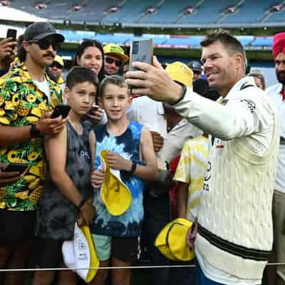 Warner 'circus' ready to roll into SCG for final Test