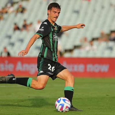 Wanderers' aerial power sinks Bulls in ALM derby