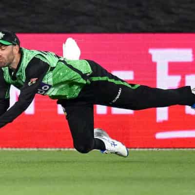 Maxwell shines as Stars belt Renegades in BBL derby