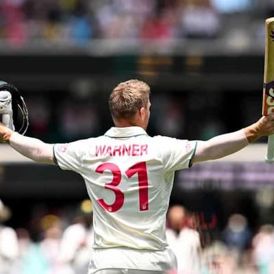 David Warner: an entertainer until the very end